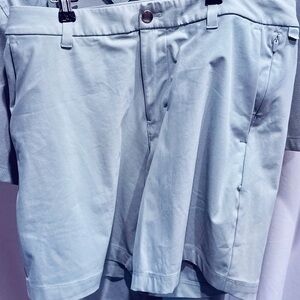 lululemon athletica Men's Sky Blue Flat Front Shorts - 31 Waist - 5 in inseam